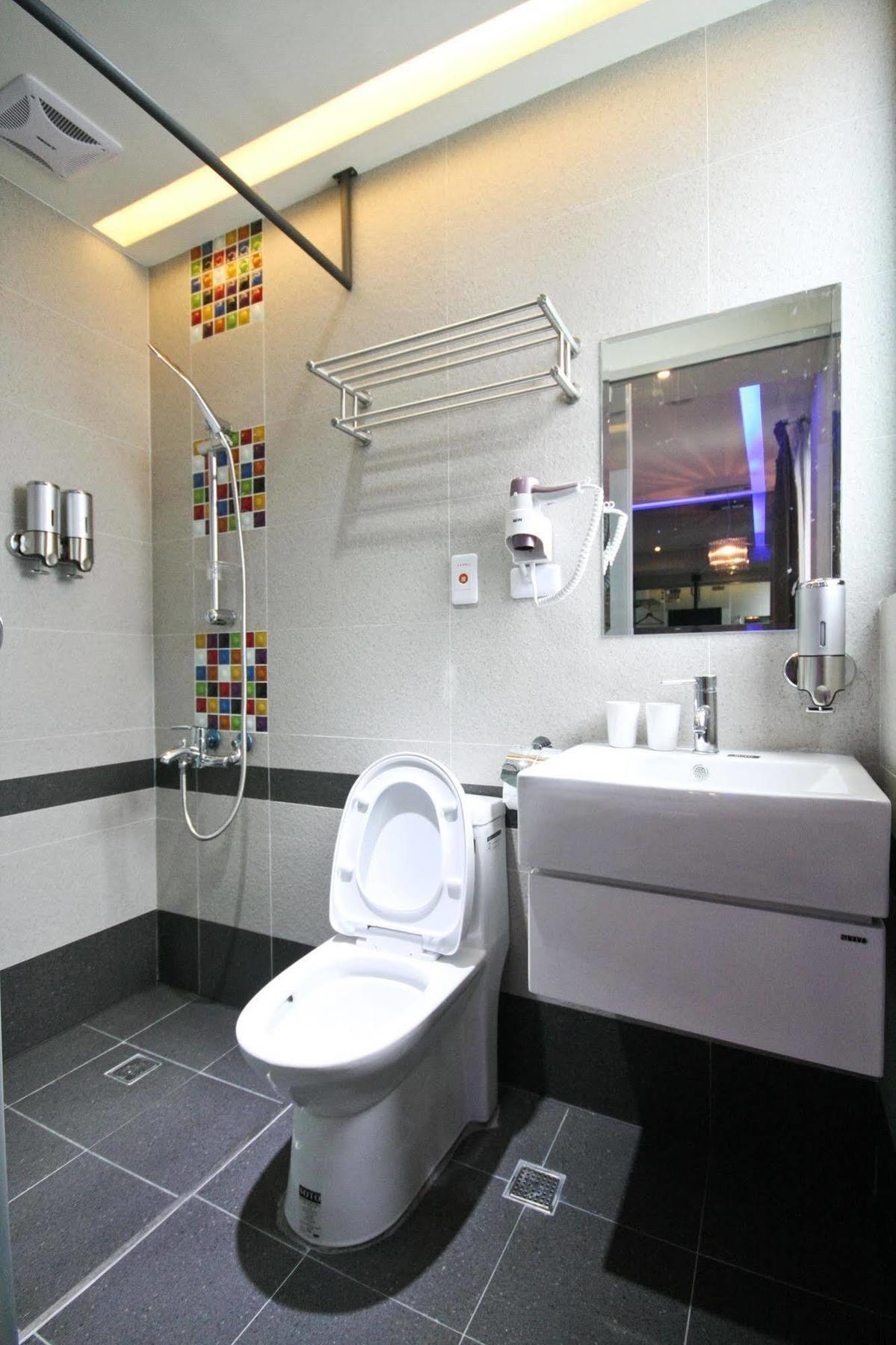 Check Inn Express Taichung Fuxing Hall 2 Eksteriør billede