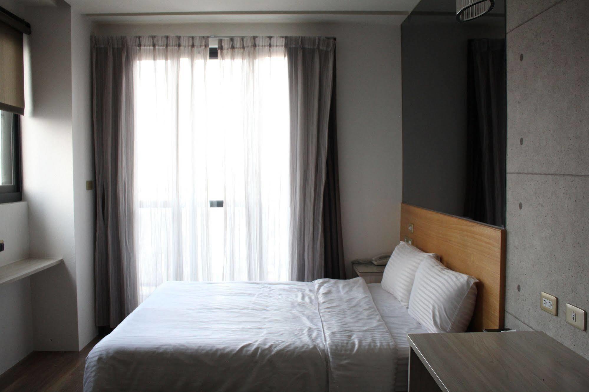Check Inn Express Taichung Fuxing Hall 2 Eksteriør billede